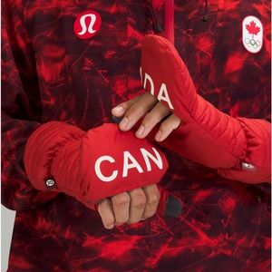 lululemon Canada Olympic Quilted Mitten on a String NWT